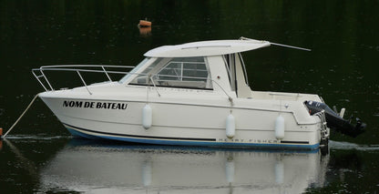Nom de bateau à la proue