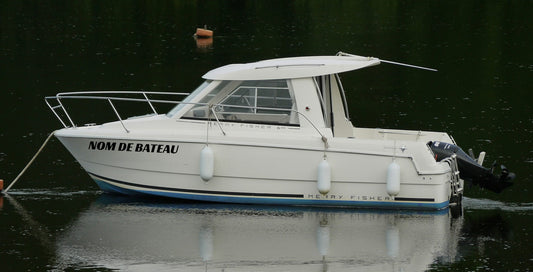 Nom de bateau à la proue