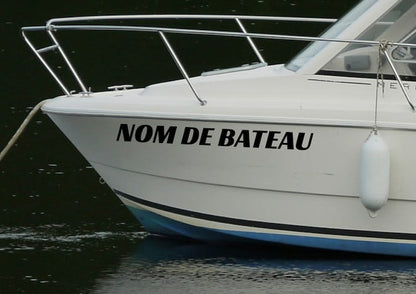 Nom de bateau à la proue