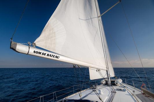 Nom de bateau sur la bôme